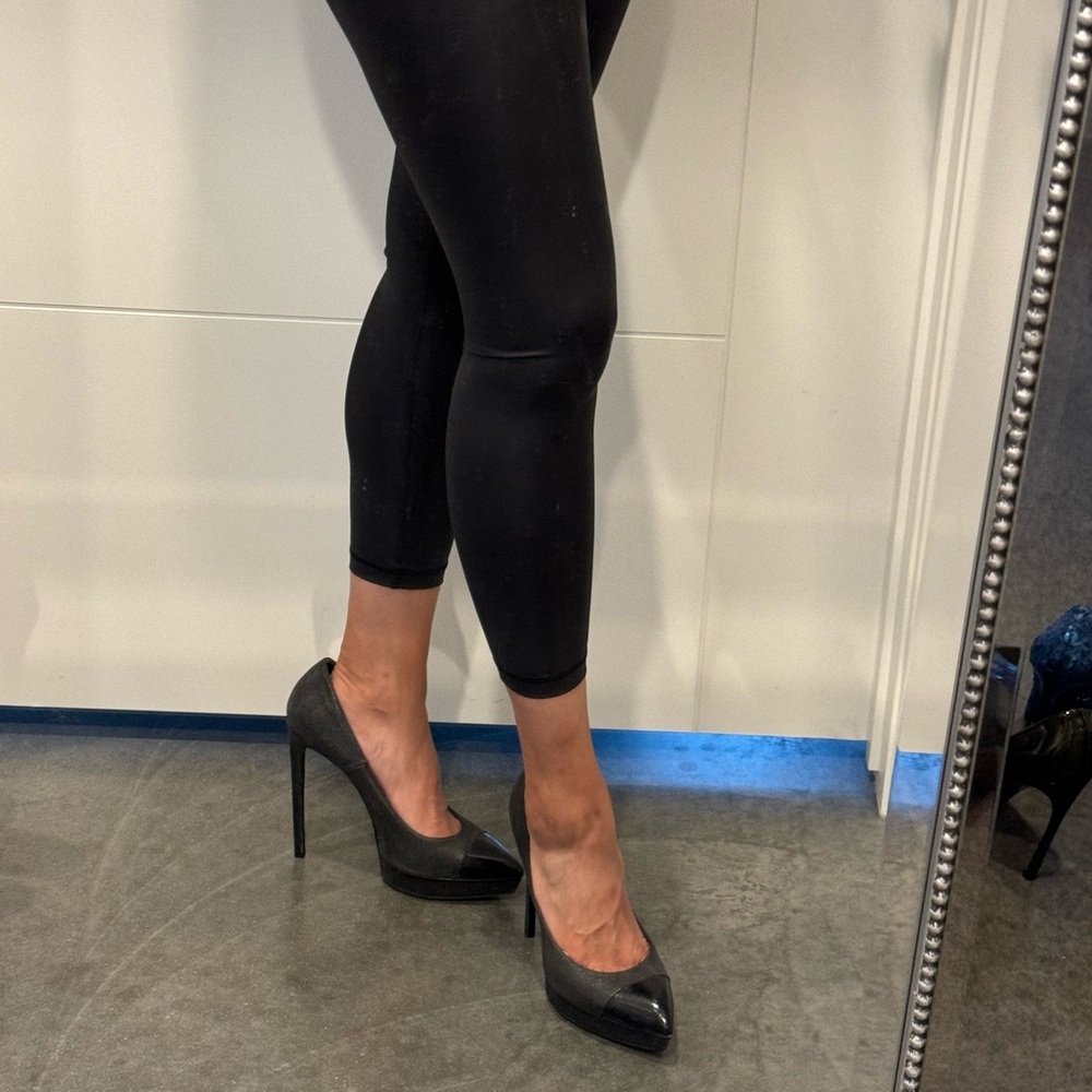 Saint Laurent matte sparkling black pumps with patent toe - Picture 7 of 9